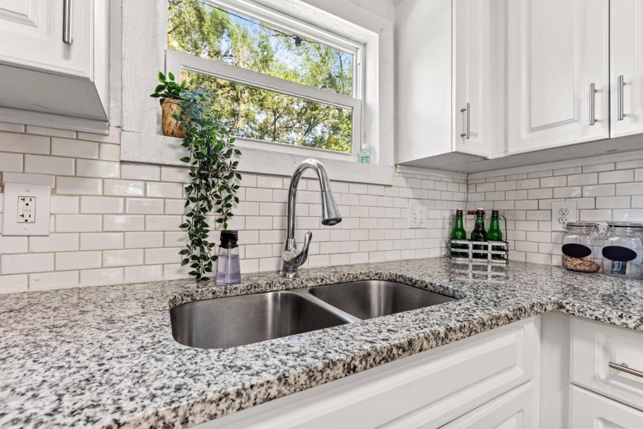 Treehouse Is A Quaint 2 Bedroom In An Up-And-Coming Part Of Town, Pet Friendly With Fenced Yard And Lounge Area That Is Close To Downtown Tampa Exterior foto
