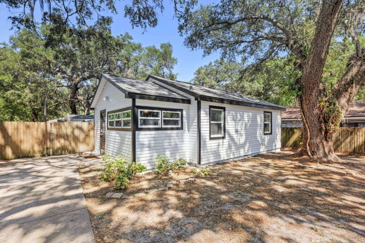 Treehouse Is A Quaint 2 Bedroom In An Up-And-Coming Part Of Town, Pet Friendly With Fenced Yard And Lounge Area That Is Close To Downtown Tampa Exterior foto