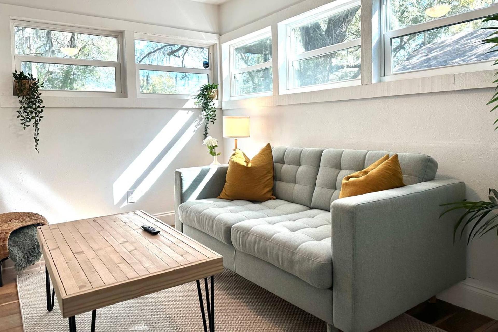 Treehouse Is A Quaint 2 Bedroom In An Up-And-Coming Part Of Town, Pet Friendly With Fenced Yard And Lounge Area That Is Close To Downtown Tampa Exterior foto