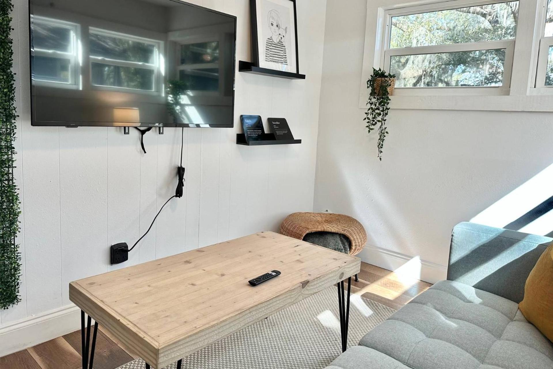 Treehouse Is A Quaint 2 Bedroom In An Up-And-Coming Part Of Town, Pet Friendly With Fenced Yard And Lounge Area That Is Close To Downtown Tampa Exterior foto